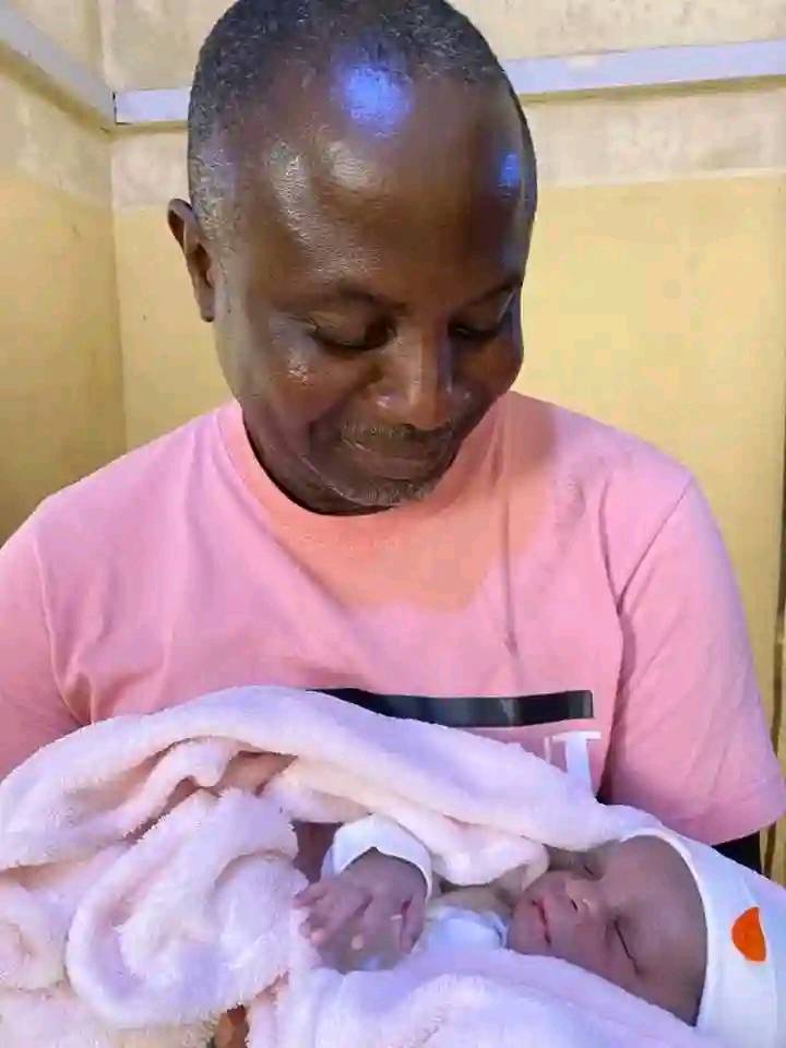 Nigerian couples welcomes their 1st child after 14years of waiting 