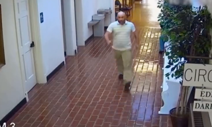 Guilty man casually walks out of Courtroom and escapes without anyone looking (Video)